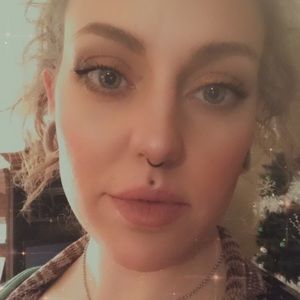 Meet your Posher, Courtney